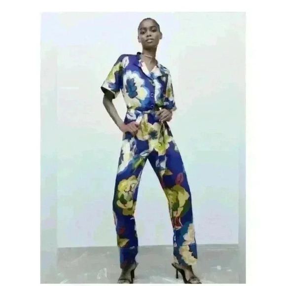 zara blue floral pattern Satin jumpsuit Size Small -GORGEOUS! - Picture 3 of 4